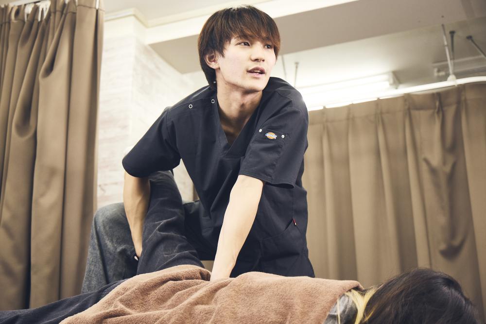 【新卒】柔道整復師募集/初任給30万円〜/社保完備/研修充実